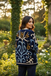 Veste en velours brodée artisanale pour femme, luxe intemporel, style bohème ethnique, inspirée des motifs traditionnels - Product Image 2