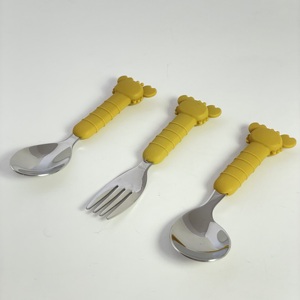 ชุดช้อนส้อมสแตนเลสสำหรับเด็กพร้อมด้ามจับซิลิโคน อุปกรณ์ให้อาหารสำหรับเด็กวัยหัดเดิน ใช้กับเครื่องล้างจานได้ ทำความสะอาดง่าย - Product Image 5