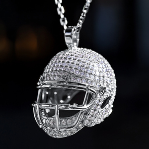 Collier pendentif casque de football plaqué or 22 carats avec chaîne en corde ornée de strass, bijoux hip-hop personnalisables pour hommes - Product Image 6