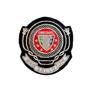 Parches Bordados a Mano Personalizados con Hilo Metálico, Diseño de Corona Real, Bordado 3D, Parches Dorados, Insignias de Moda para Uniformes y Lona - Product Image 1