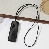 Étui à rouge à lèvres en cuir PU à suspendre au cou, pochette à lèvres portable, porte-gloss avec cordon pour femme, accessoire de maquillage quotidien et de voyage