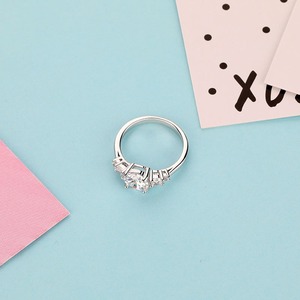 Anillo de Diamantes Clásico de Tres Piedras con Corte Brillante Redondo para Mujer, Anillo de Compromiso y Boda de Plata - Product Image 3
