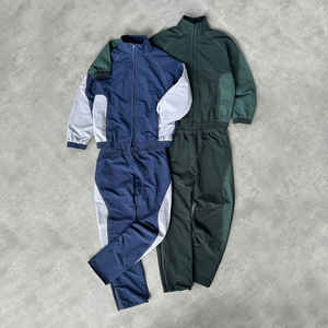Conjunto Deportivo Unisex Negro con Cremallera Completa, de Secado Rápido, en Poliéster, para Otoño, Corte Regular, con Bolsillos Laterales - Product Image 6