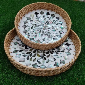 Plateau en rotin fait main de qualité avec incrustation de nacre, parfait pour les cadeaux, les célébrations du Ramadan et la présentation à la maison. - Product Image 6