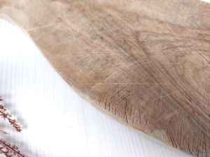 Planche à découper en bois sculptée à la main en forme de feuille 2026, plateau de service rustique en bois massif pour la décoration de cuisine de style ferme, idéal pour la maison et les cafés - Product Image 4