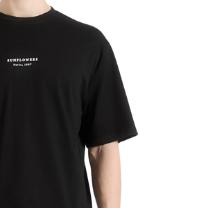 Camiseta de Manga Corta con Cuello Redondo para Hombre, Diseño Floral en la Espalda, Texto Impreso en la Parte Delantera, Corte Regular, Venta al Por Mayor, Personalizable OEM, 100% Algodón - Product Image 5