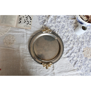 2026 New Creative Look Metal Stainless Steel Leaf Serving Platter Round Shape With <b>Handle</b> Platter for Hotel Restaurant And <b>Bar</b> - Product Image 6