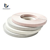 Bande de bordure en PVC texturée lin rose poudré avec tons gris chaud et crème pour armoires et meubles de salle de bain