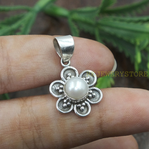 Pendentif Fleur en Argent Sterling 925 avec Perle, Bijou Floral Vintage Fait Main, Collier Minimaliste pour Femme, Breloque Perle Blanche - Product Image 5