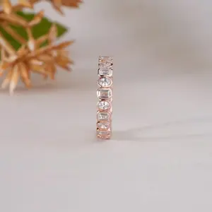 Bague de mariage minimaliste élégante en or pour femme, sertie de moissanite taille radiant, style moderne, cadeau de bijoux, alliance éternité - Product Image 6