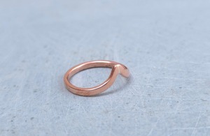 Bague en cuivre, forme personnalisée, design moderne poli, bijoux artisanaux en cuivre - Product Image 2