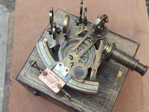 Sextante Náutico de Latón |   Herramienta de Navegación Marina de Metal Pulido con Relieve de Imitación Antigua |   Decoración de Estilo Herencia Personalizada - Product Image 5