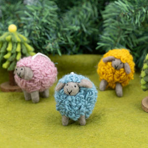 Ornement de Noël en feutre fait main en forme de mouton, diffuseur d'huiles essentielles en laine, figurine animale en feutre, vente en gros - Product Image 5