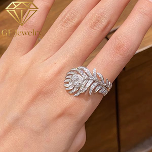 Bague statement en or blanc 14 carats avec diamant ovale cultivé en laboratoire, motif plume de paon, pavé de diamants, bague de cocktail de luxe, bijoux fins IGI - Product Image 2