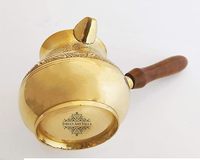 Cafetière turque traditionnelle Cezve Ibrik en métal argenté avec motif floral gravé, poignée en bois, forme ronde