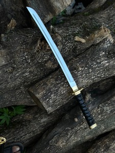 Épée à poignée en cuir noir avec garde doré, lame à pointe, fourreau et sangle - Product Image 4
