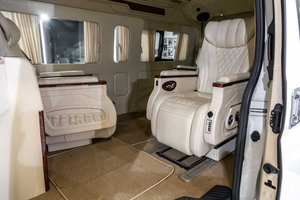 Super Clean 2025 Toyota Hiace VIP Executive Lounge Luxury Van Voiture d'occasion Hybride robuste à vendre - Product Image 4