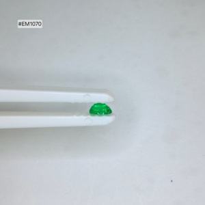 Venta al por mayor de piedras preciosas sueltas de esmeralda ovalada de Zambia de grado 3A, 6.10x5.10x3.40mm, 0.64ct, para joyería fina y de diseñador. - Product Image 4