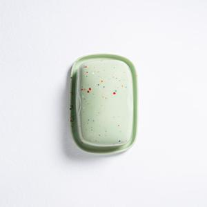 Pot à beurre moderne moucheté avec couvercle bombé lisse, plateau de service compact, finition brillante, élégant rangement de beurre pour comptoir de cuisine - Product Image 2