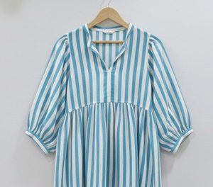 Robe midi pour femme, imprimé floral, 100% coton, formelle, été, faite à la main, tie-dye, coupe trapèze, col en V, taille naturelle, respirante, écologique - Product Image 5