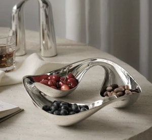 Moderno Centro de Mesa Decorativo de Metal Plateado Escultural de 3 Secciones para Servir Frutas, Nueces, Dulces y Bocadillos - Product Image 1