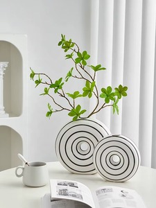 Vase en céramique de porcelaine, pièce décorative moderne, forme unique, vase en céramique, porte-fleurs décoratif - Product Image 6