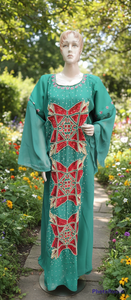 Kaftan élégant vert turquoise vibrant en georgette – Ornements de cristaux rouges raffinés, manches papillon transparentes, longueur ras du sol pour mariage - Product Image 3