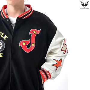 Chaquetas Varsity de Béisbol Universitarias al por Mayor, Diseño Más Reciente, Corte Holgado, Color Negro con Blanco y Rojo, Mangas Largas, Bolsillos Laterales - Product Image 5