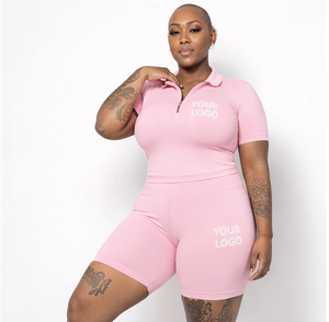 Ensemble deux pièces de sport avec logo personnalisé, comprenant un crop top et un short cycliste à col zippé, pour le yoga, la gym et le fitness, disponible en grandes tailles. - Product Image 3