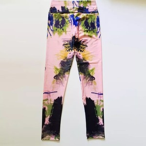 Leggings de yoga para niñas al por mayor, de cintura alta, para fitness, con diseño cruzado en V, tie-dye, deportivos, levanta glúteos, transpirables y de compresión. - Product Image 5