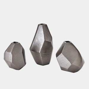 En forte demande : Ensemble de vases de table géométriques en métal faits à la main, accent décoratif minimaliste pour la maison - Product Image 1