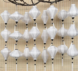 Farol de Seda Vietnamita Blanco, Lámpara de Tela Hecha a Mano, Decoración para Bodas y Eventos, Iluminación Colgante - Product Image 3