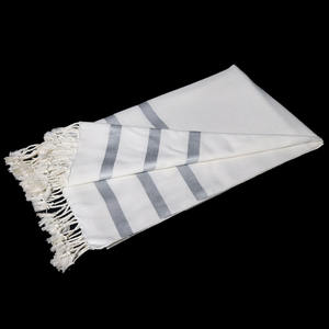 Toalla Fouta con Nuevo y Atractivo Diseño de Rayas, Ecológica, Tipo Hammam, 100% OEM, Toalla de Playa, Fabricada en India - Product Image 2