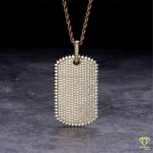 Pendentif d'identité entièrement serti de pierres en argent sterling avec un éclat de moissanite brillant - Product Image 4