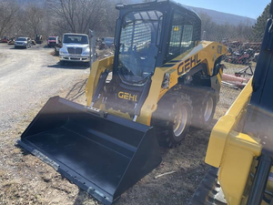 รถตักล้อยาง GEHL V210 ปี 2024 พร้อมอุปกรณ์ยก ® ความจุ 2200 ปอนด์ (ใหม่) - Product Image 5