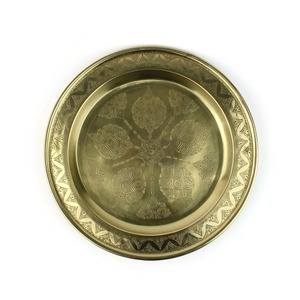 Assiette de service en laiton faite à la main pour la cuisine et la restauration hôtelière, assiette ronde en métal couleur antique, plateau de service. - Product Image 2