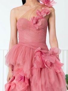 Robe vintage romantique personnalisée en satin rose bébé |   Robe de mariée longue et bouffante avec traîne chapelle, ornée de cristaux et de fleurs, idéale pour les séances photo - Product Image 5