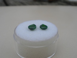 Par de Gemas de Diopsido de Cromo Sintético Verde Natural en Forma de Pera, Facetadas, con Efecto de Juego de Color/Fuego, Limpieza Ocular, 7x5mm - Product Image 4