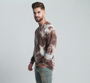 Camiseta de punto oversize de manga larga con cuello redondo para hombre, estilo casual streetwear, con estampado marrón y blanco, efecto desgastado por el sol. - Product Image 5