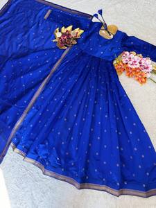 Vestido Exclusivo con Bordado en Algodón Zari, Lentejuelas, Encaje, Chiffon, Dupatta y Forro de Seda para Exportación B2B - Product Image 4