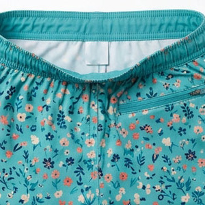 Pantalones Cortos de Mujer con Estampado Floral, Cintura con Cordón, Color Negro y Blanco, Pantalones Casuales de Punto con Bolsillos, Corte Regular de Tiro Medio - Product Image 2