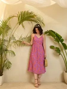 Vestido Midi de Georgette con Pliegues Florales de Primera Calidad, Diseño sin Mangas, Ideal para Salir de Fiesta y Eventos Nocturnos - Product Image 5