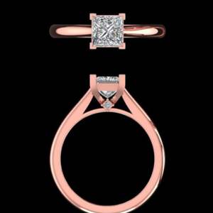 Elegante anillo de compromiso solitario con diamante talla princesa en oro rosa de 18 quilates con engaste catedral y detalles ocultos para mujer - Product Image 3