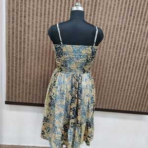 Robe courte mi-mollet pour femme, style bohème, imprimé floral, en mélange de soie et coton tissé 380g, coupe trapèze, avec volants et taille élastique, décontractée pour l'été - Product Image 2