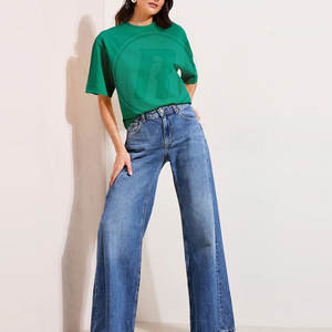 Camiseta Holgada de Verano para Mujer con Logotipo Personalizado, Colores y Tallas a Medida, 100% Algodón Transpirable, Hecha en Pakistán - Product Image 4