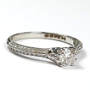 แหวนหมั้นเพชรเพาะเลี้ยงในห้องปฏิบัติการ ได้รับการรับรองจาก IGI เพชรทรงบริลเลียนต์ ทองคำขาว 14K เพชรเติมเต็มแบบเจียระไน ความใส VVS1 สีขาว E - Product Image 2