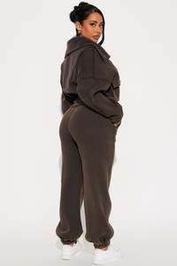 Conjunto Deportivo Personalizado para Mujer con Pedrería, Sudadera con Capucha y Pantalones Acampanados, Estilo Urbano - Product Image 4