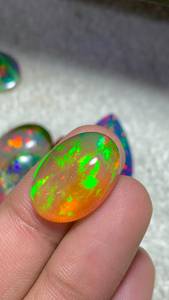 Opale d'Éthiopie naturelle Welo, cabochon plat, opale de feu multicolore, taille ovale, pierre précieuse en vrac pour la fabrication de bijoux - Product Image 1