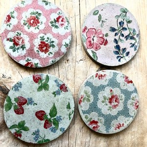 Sous-verres floraux en béton faits à la main avec support - Product Image 3