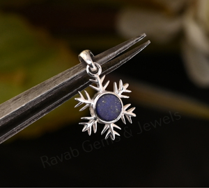 Colgante Unisex de Plata 925 con Baño de Rodio, Diseño de Copo de Nieve con Gema de Lapislázuli de 5mm, Estilo Clásico Cristiano - Product Image 1